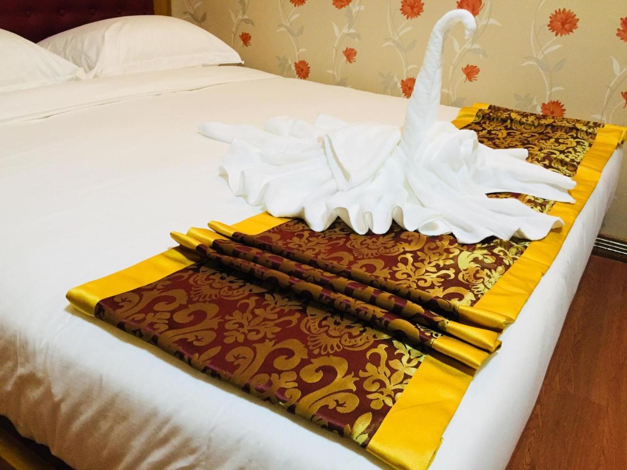 C & Y Hotel Yangon Exterior foto